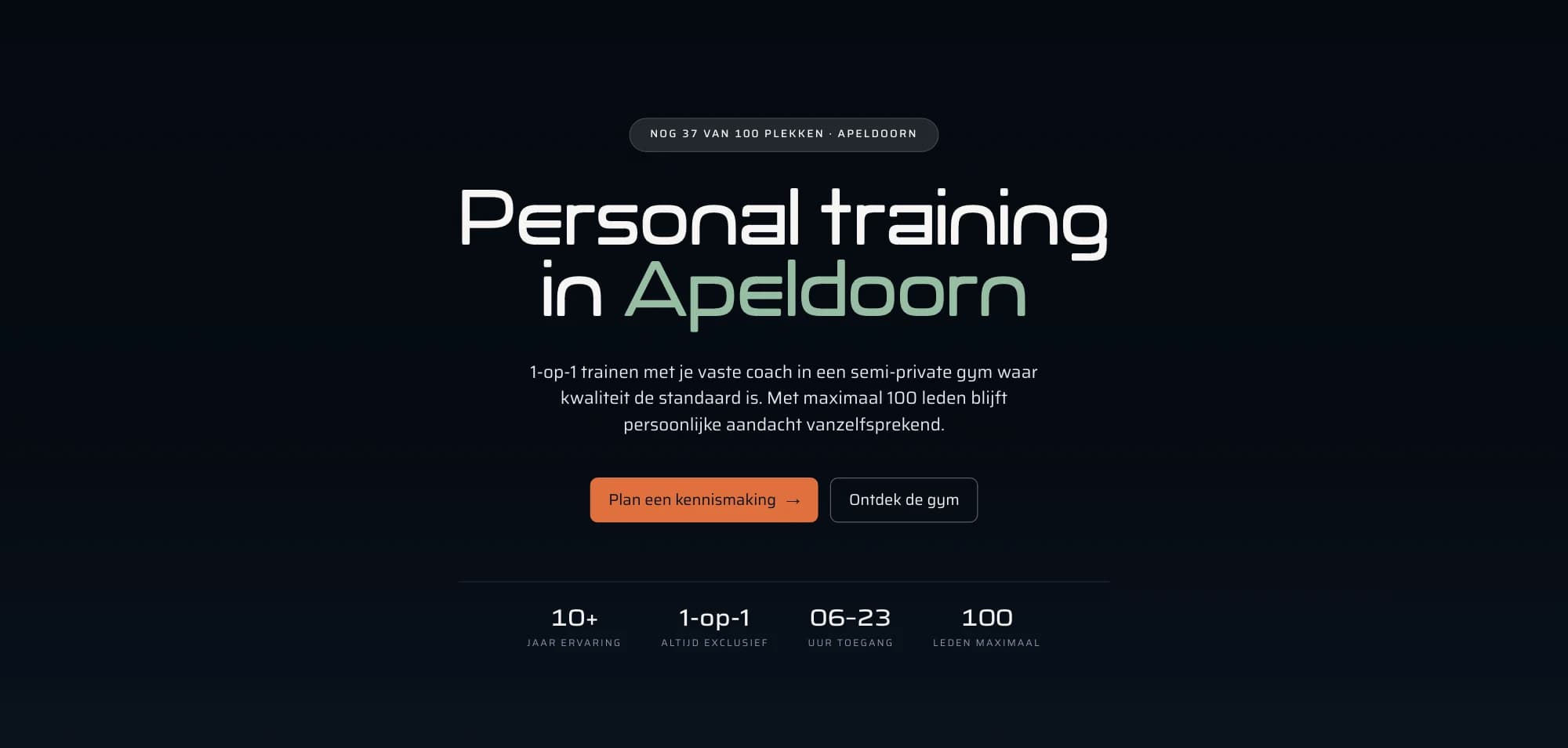 Hero van My Lifestyle Plan: donkere sportschoolfoto met daarover de kop Personal training in Apeldoorn, en onderaan nog 37 van 100 plekken vrij.